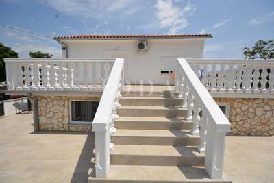image_1.jpg