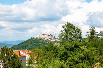 Motovun 2.180m2