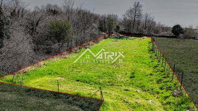Žminj okolica, stavbno in kmetijsko zemljišče s dostopno cesto