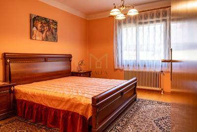 Vrhovci, hiša samostojna
