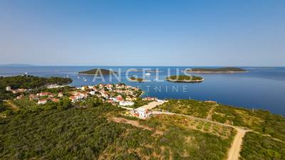 Solta, Maslinica - gradbeno zem. s panoramskim razgledom