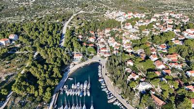 Brač, Milna - gradbeno zemljišče v bližini morja, 730 m2, PRODAJA