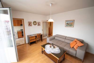 Maribor, Tabor, svetlo trisobno z balkonom