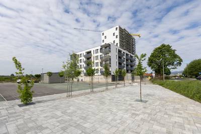 2,5-sobno stanovanje, novogradnja, lastniško parkirno mesto, 315, J