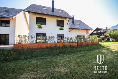 NOVOZGRAJENI DVOJČEK V BOHINJSKI BISTRICI (P+1+M, l. 2023)